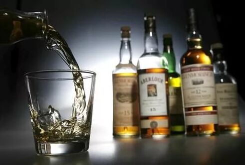Alkohol wirkt sich negativ auf die Kraft aus